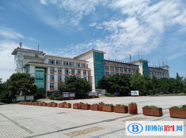成都高中女生畢業(yè)后讀什么中專(zhuān)學(xué)校好