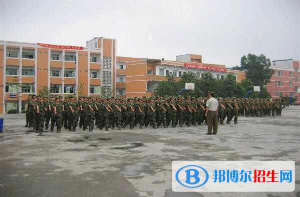 成都讀中專學校多少錢