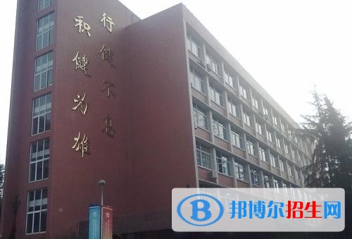 成都讀中專學?？梢钥即髮W嗎