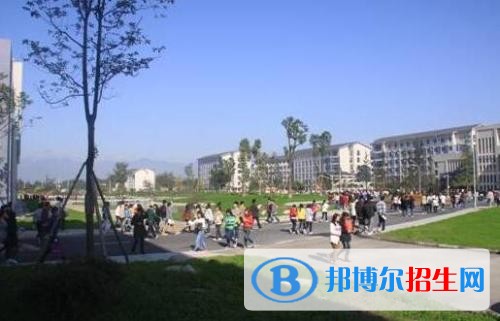 成都讀中專學校要多少錢