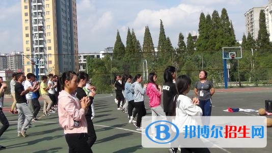 貴陽(yáng)中專(zhuān)學(xué)校和高中的區(qū)別