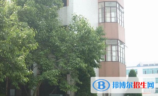 連云港工貿(mào)學(xué)校2019年報名條件、招生對象