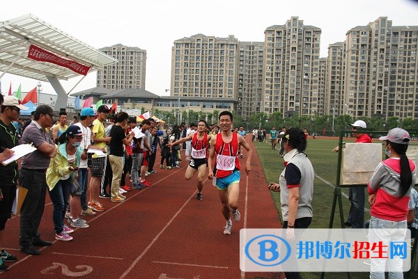 江蘇揚(yáng)州汽車技工學(xué)校2019年報(bào)名條件、招生對(duì)象