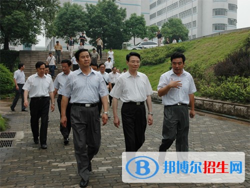 鎮(zhèn)江機(jī)電高等職業(yè)技術(shù)學(xué)校2019年報(bào)名條件、招生對象