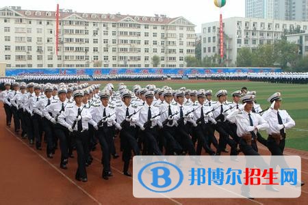 青島遠(yuǎn)洋船員職業(yè)學(xué)院?jiǎn)握泻?jiǎn)章