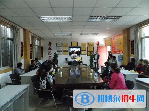 云南女生在中專學校學什么好