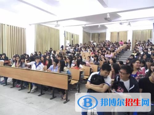 云南中專學?？急究? width=