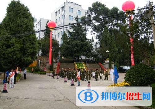 昆明中專學校屬于什么學歷