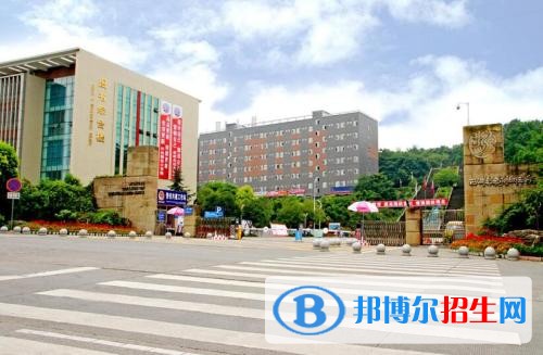 昆明女生讀高中好還是中專學(xué)校