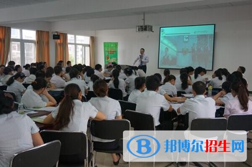 四川中專學(xué)校學(xué)什么好找工作