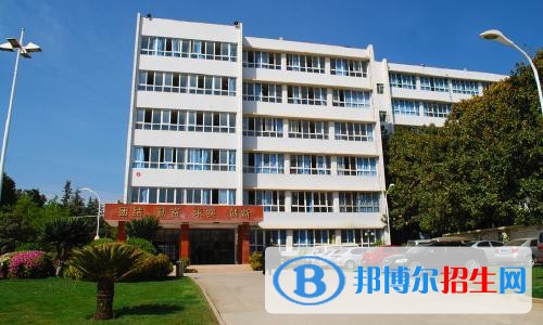 大理初中女生畢業(yè)后讀什么中專學校好