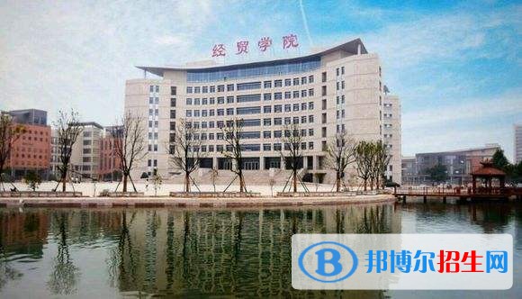 江蘇經(jīng)貿(mào)職業(yè)技術(shù)學(xué)院?jiǎn)握袌?bào)名條件