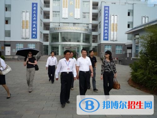 楚雄中專學(xué)校和職高哪個好