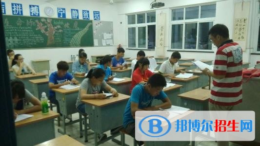 楚雄中專學(xué)校好還是大專好