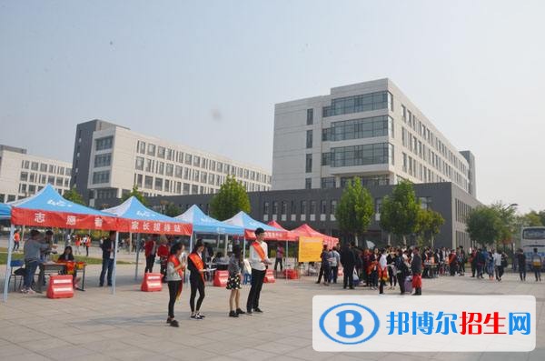 山西建筑職業(yè)技術(shù)學(xué)院?jiǎn)握泻?jiǎn)章
