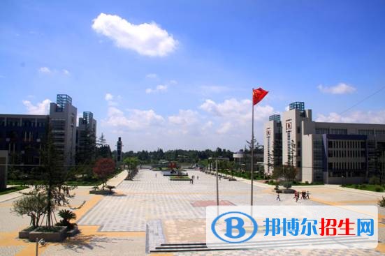 四川工商職業(yè)技術(shù)學(xué)院五年制大專招生辦電話