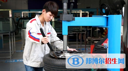 常德汽車機(jī)電學(xué)校2022年招生辦聯(lián)系電話