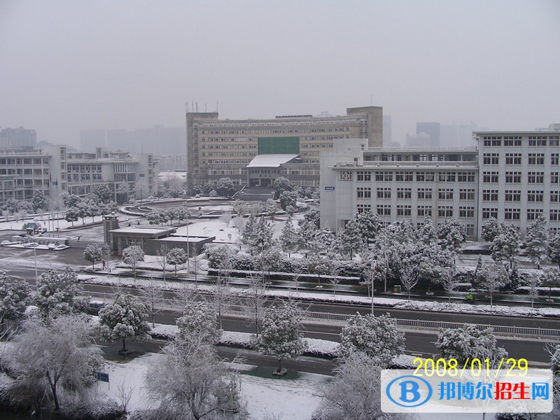 浙江商業(yè)職業(yè)技術(shù)學(xué)院?jiǎn)握袌?bào)名條件