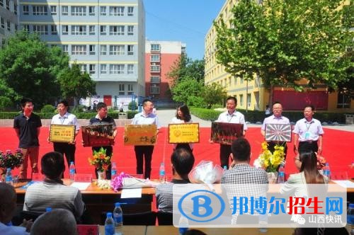 運(yùn)城河?xùn)|商貿(mào)技術(shù)學(xué)校2019年報名條件、招生對象