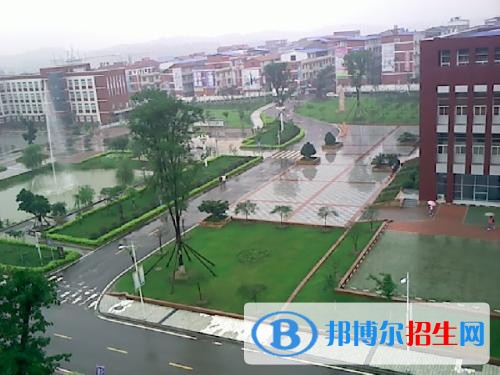四川工業(yè)科技學(xué)院五年制大專學(xué)校地址