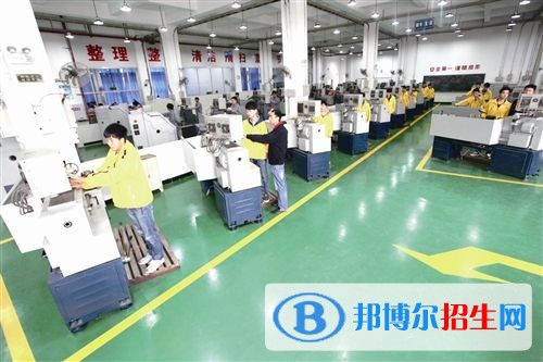 內江讀中專學校需要什么證件