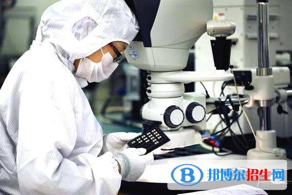 內(nèi)江讀中專學校一年要多少錢