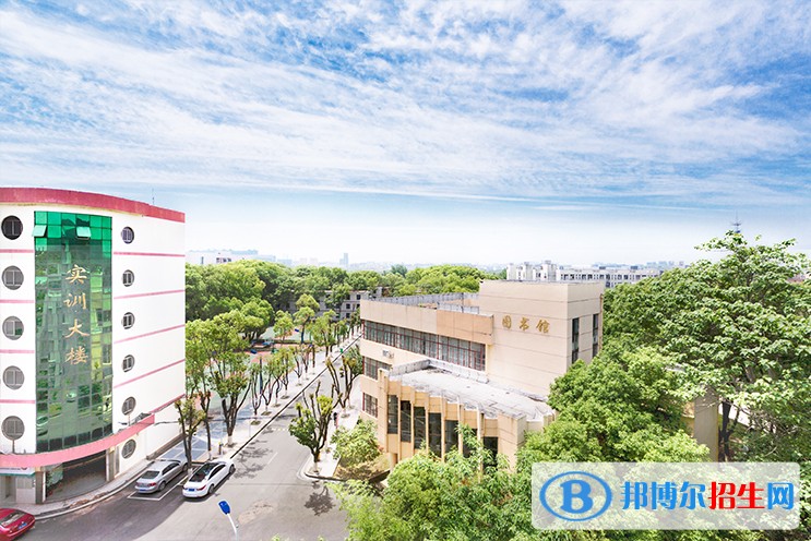 江西青年職業(yè)學(xué)院?jiǎn)握谐煽?jī)查詢時(shí)間