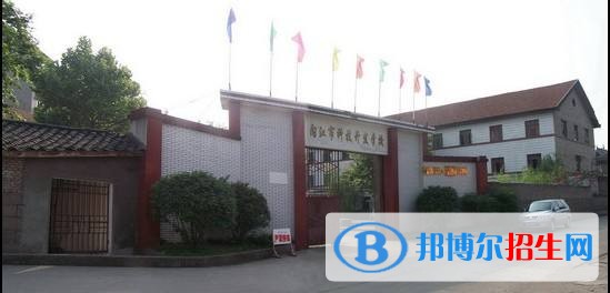 內(nèi)江中專學(xué)校和職高哪個好