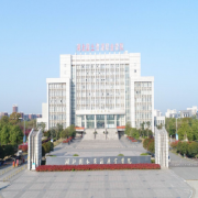 湖北國(guó)土資源職業(yè)學(xué)院?jiǎn)握? onerror=