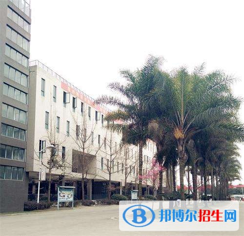 四川核工業(yè)技師學(xué)院五年制大專招生辦電話