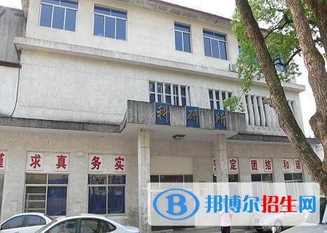 樂(lè)山初中畢業(yè)可以讀中專學(xué)校嗎