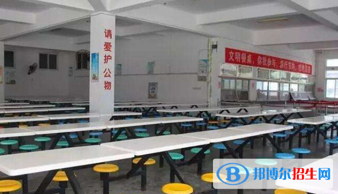 佛山順德區(qū)李偉強(qiáng)職業(yè)技術(shù)學(xué)校宿舍條件