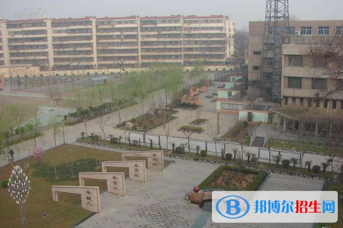 成都鐵路工程學(xué)校五年制大專收費標(biāo)準(zhǔn)