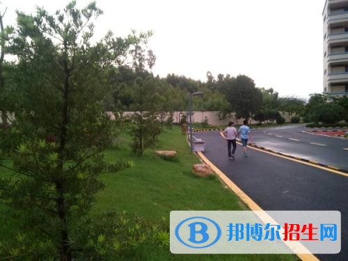 成都市恒輝技工學(xué)校2019年報名條件、招生對象