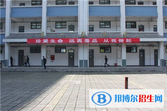 雅安讀中專學?？梢钥即髮W嗎