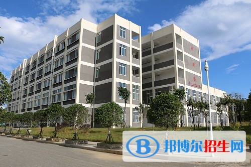 貴州納雍第一中學(xué)2019年招生辦聯(lián)系電話(huà)