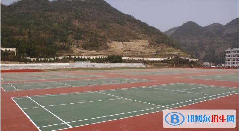 六盤水第八中學(xué)2019年報(bào)名條件、招生要求、招生對(duì)象