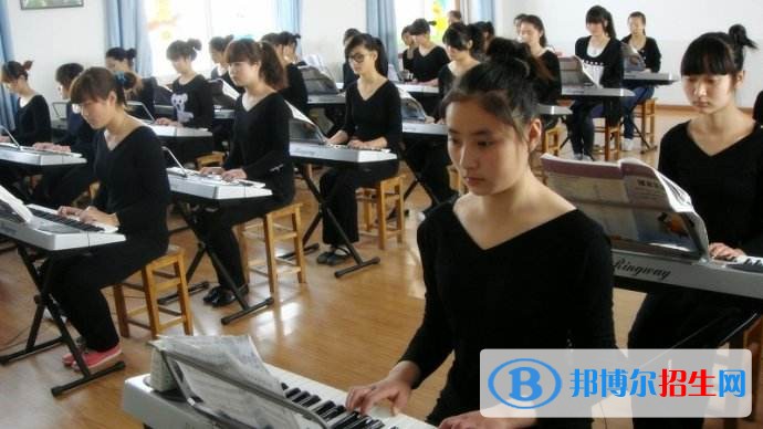 女生在成都幼師學(xué)校的報名好不好