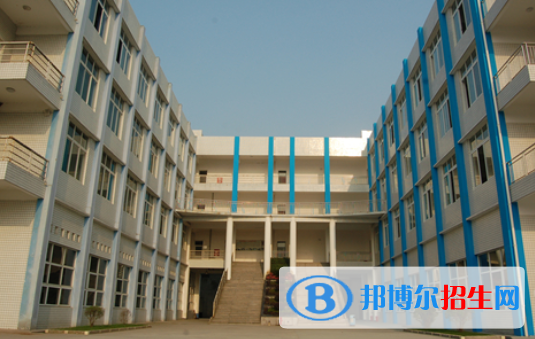 四川礦產(chǎn)機電技師學(xué)院2