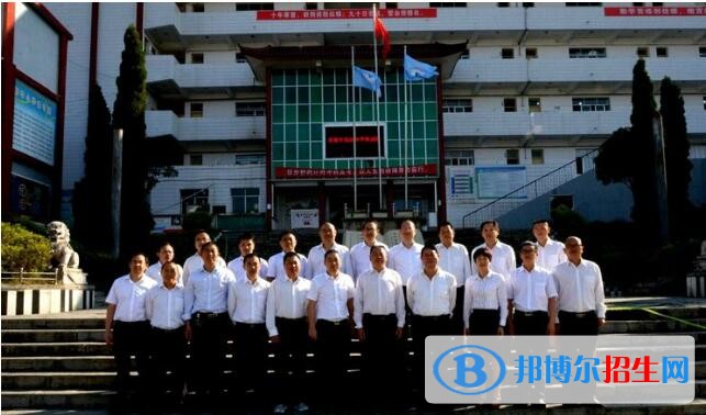 興義頂效經(jīng)濟開發(fā)區(qū)中學(xué)2020年招生簡章