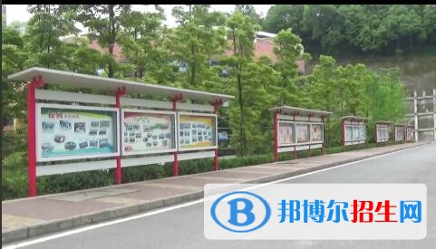 息烽第一中學(xué)2020年報名條件、招生要求、招生對象