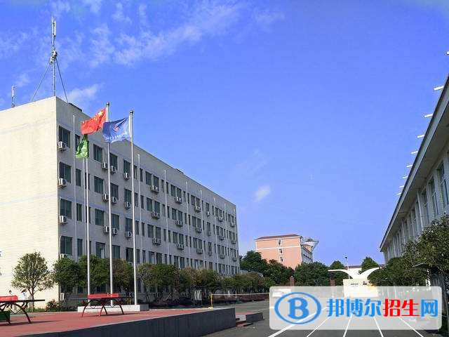 長(zhǎng)沙中專與高中的區(qū)別