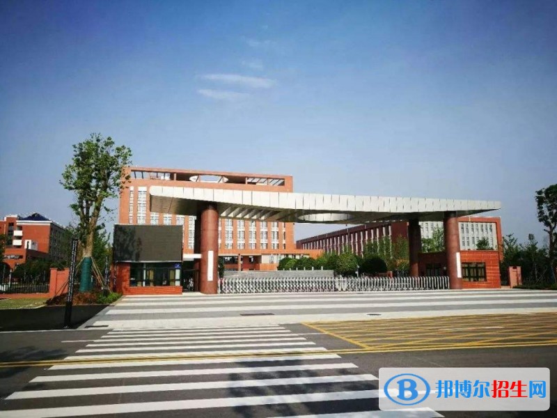長(zhǎng)沙大專(zhuān)和中專(zhuān)有什么區(qū)別