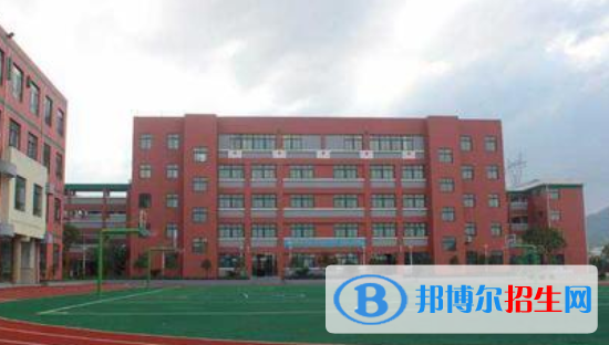 長(zhǎng)沙中專和大專哪個(gè)好