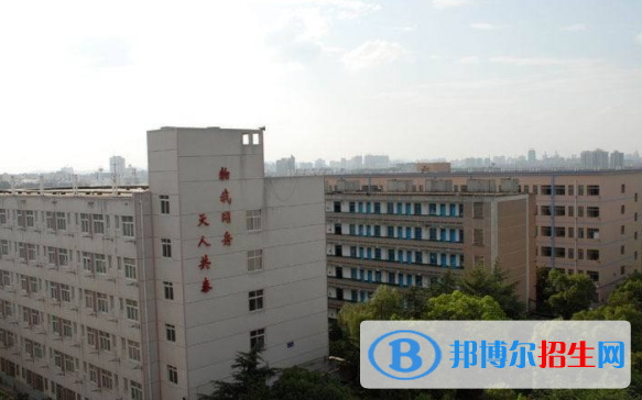 長(zhǎng)沙中專有什么專業(yè)適合男孩子