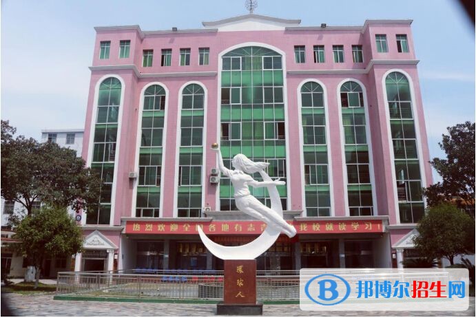 長沙男孩子中專學(xué)什么專業(yè)好找工作