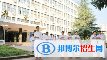 重慶初中讀衛(wèi)校可以當護士嗎