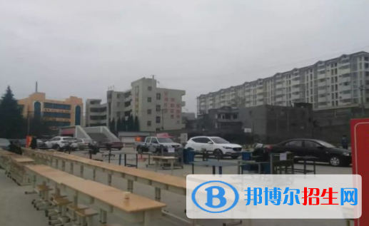 鎮(zhèn)雄縣職業(yè)高級中學(xué)