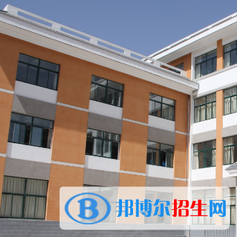 平涼理工中等專業(yè)學校五年制大專2020年招生辦聯(lián)系電話
