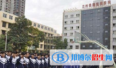 甘肅女生適合鐵路學校嗎